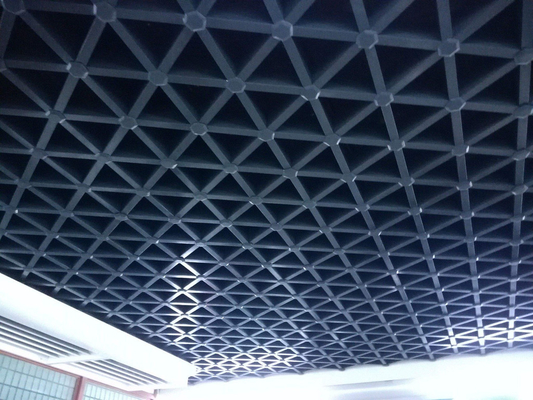 삼각 개방셀 금속판 천장은 퍼포레이티드 알루미늄 금속 그릴 천장을 타일로 덮습니다