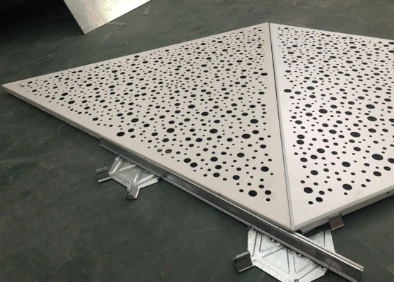 허공용 알루미늄 금속 삼각형 천장 ISO9001 공항 프로젝트