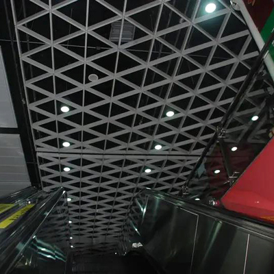 돌출성형 그릴 트라이앵글 모양이 형성된 천장 디자인 ISO9001 경량