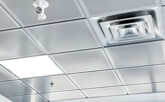 금속판 천장 디자인 ISO9001 제곱에서 알루미늄 사업은 0.7 밀리미터를 타일로 덮습니다