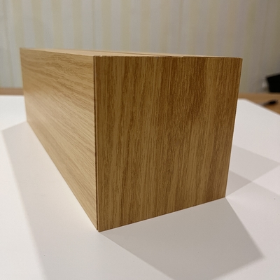 100x100x1.3mm은 폴리에스테르 분말 코팅을 조사하여 알루미늄 배플과 용재를 밀어냈습니다