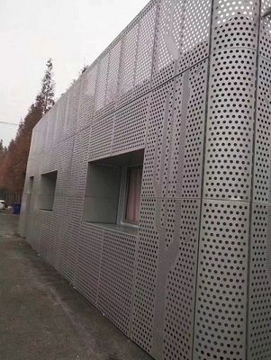메트로 스테이션 내산성을 위한 1600x6000mm 알루미늄 관통된 패널